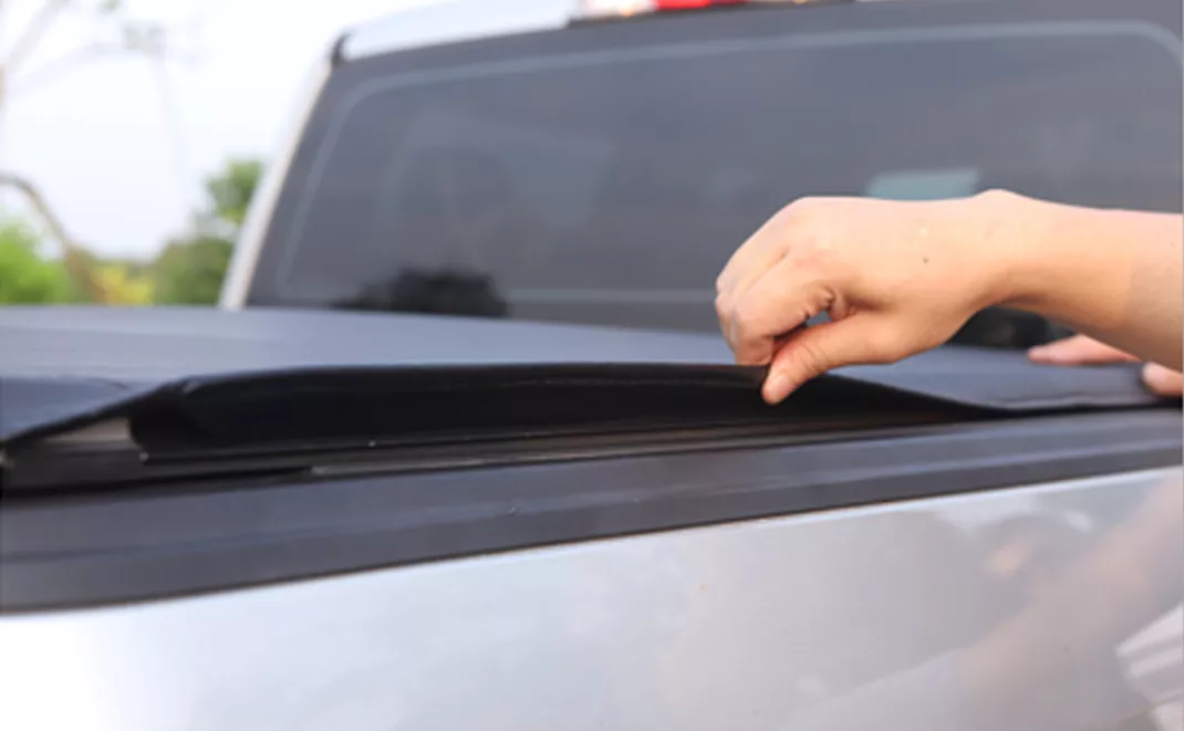 No Velcro or Snap! Patented side rail seal, can give tight seal and avoid Velcro or Snap failure.