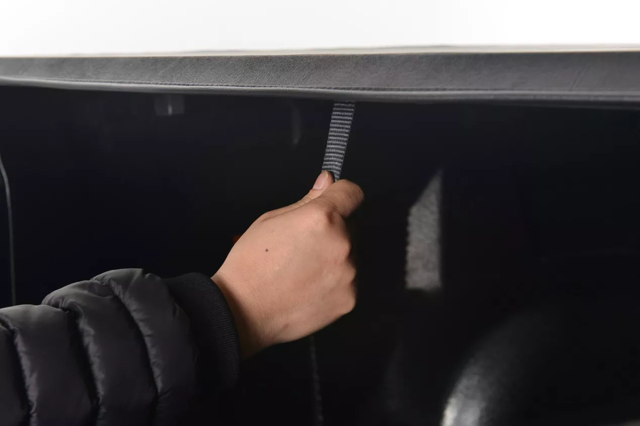 Quick One-Finger release design. Operated by one person.